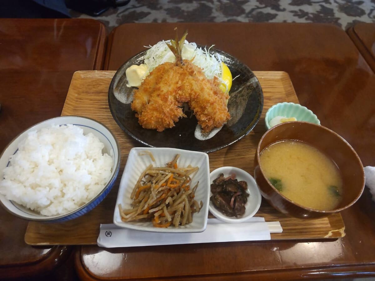 大森のらちゃんたでアジフライ定食を食べてきました